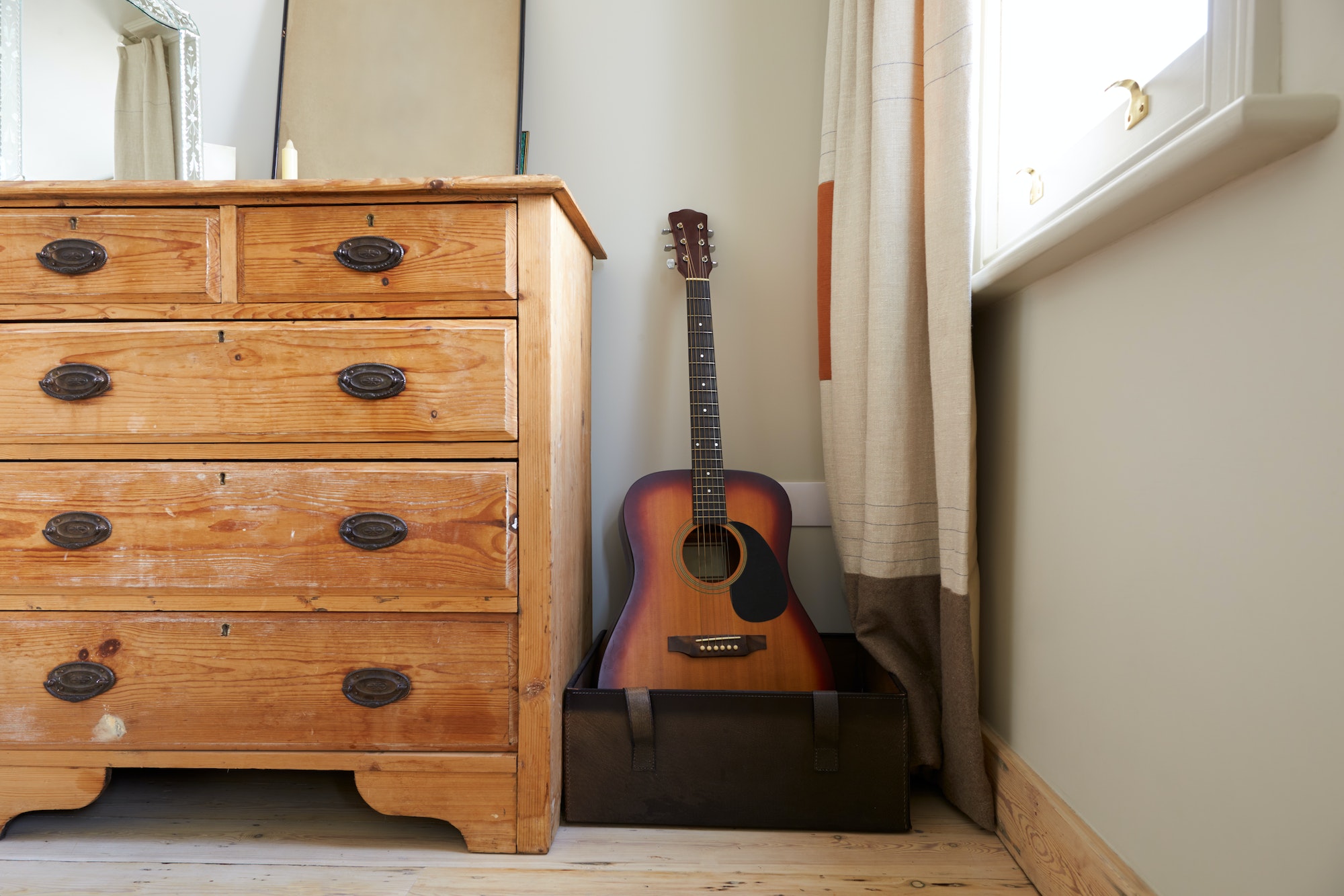 Lemari Laci Inverio Furniture