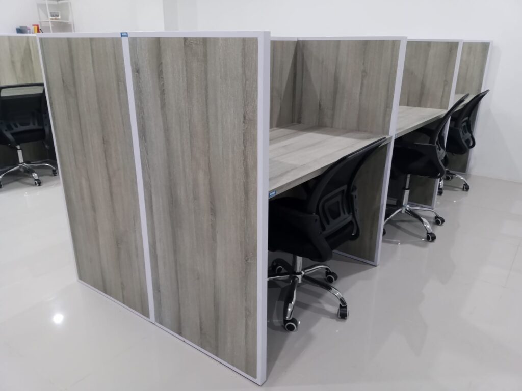 custom meja kantor partisi