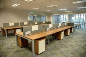 Custom Meja Partisi Inverio