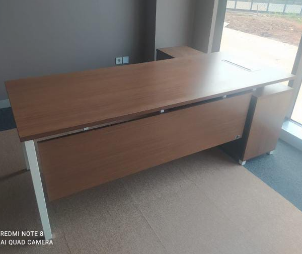 Custom Meja Kerja L Inverio
