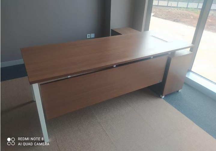 Custom Meja Kerja L Inverio