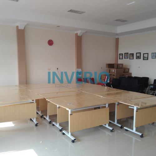 Meja Kantor Rangka Besi Roda