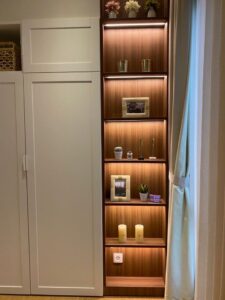 Kombinasikan penyimpanan terbuka dan tersembunyi