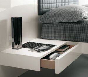 Meja dengan tempat tidur