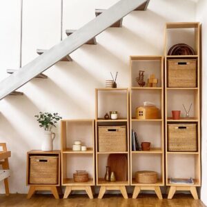 Rak Display Terbuka dari Kayu Terang