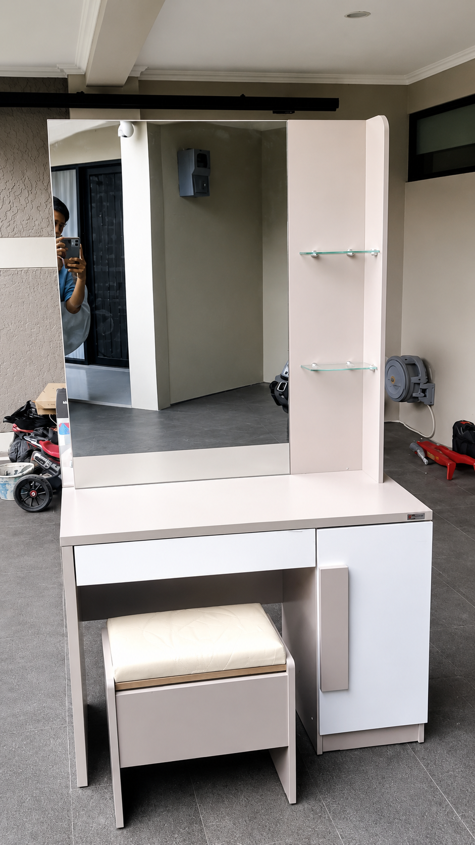 Meja Rias Modern