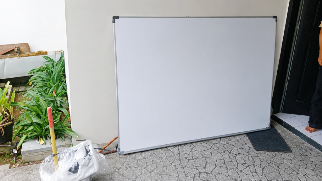 papan tulis multifungsi